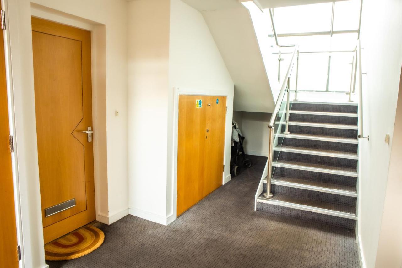 Newly Furnished Appartment Near Train Station וולברהאמפטון מראה חיצוני תמונה